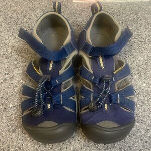 Keen water shoes size 3